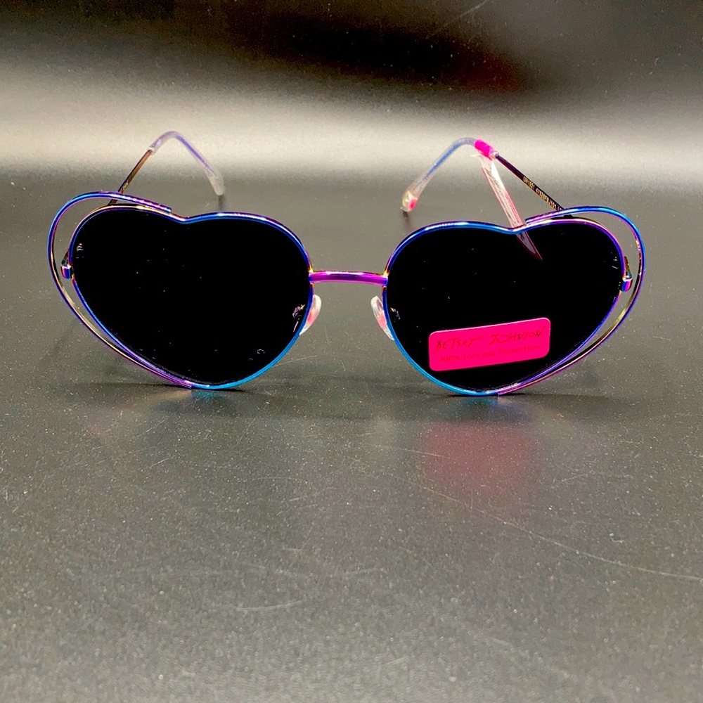 24HR DROP❗️Betsey Johnson rainbow Heart Sunglasses - Picture 2 of 5